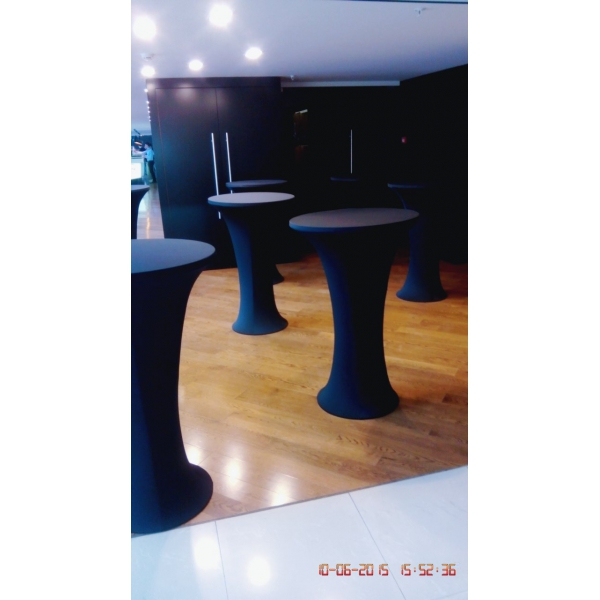 Коктейльный стол D70*H105см с черной стрейч-скатертью круглый 02-160BK в аренду. Фото 1